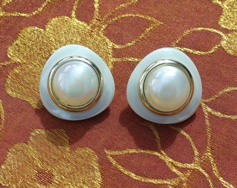 Vintage 1980s Gold-tone Mother of Pearl & Glass Faux Pearl Triangular Clip-on Earrings