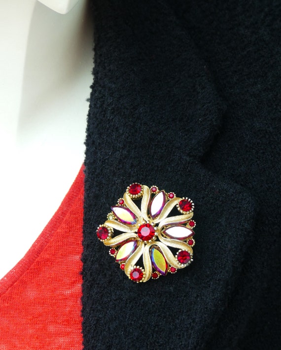 SPHINX Gold-plated Brooch With Dark Red Round & Marquis Shaped