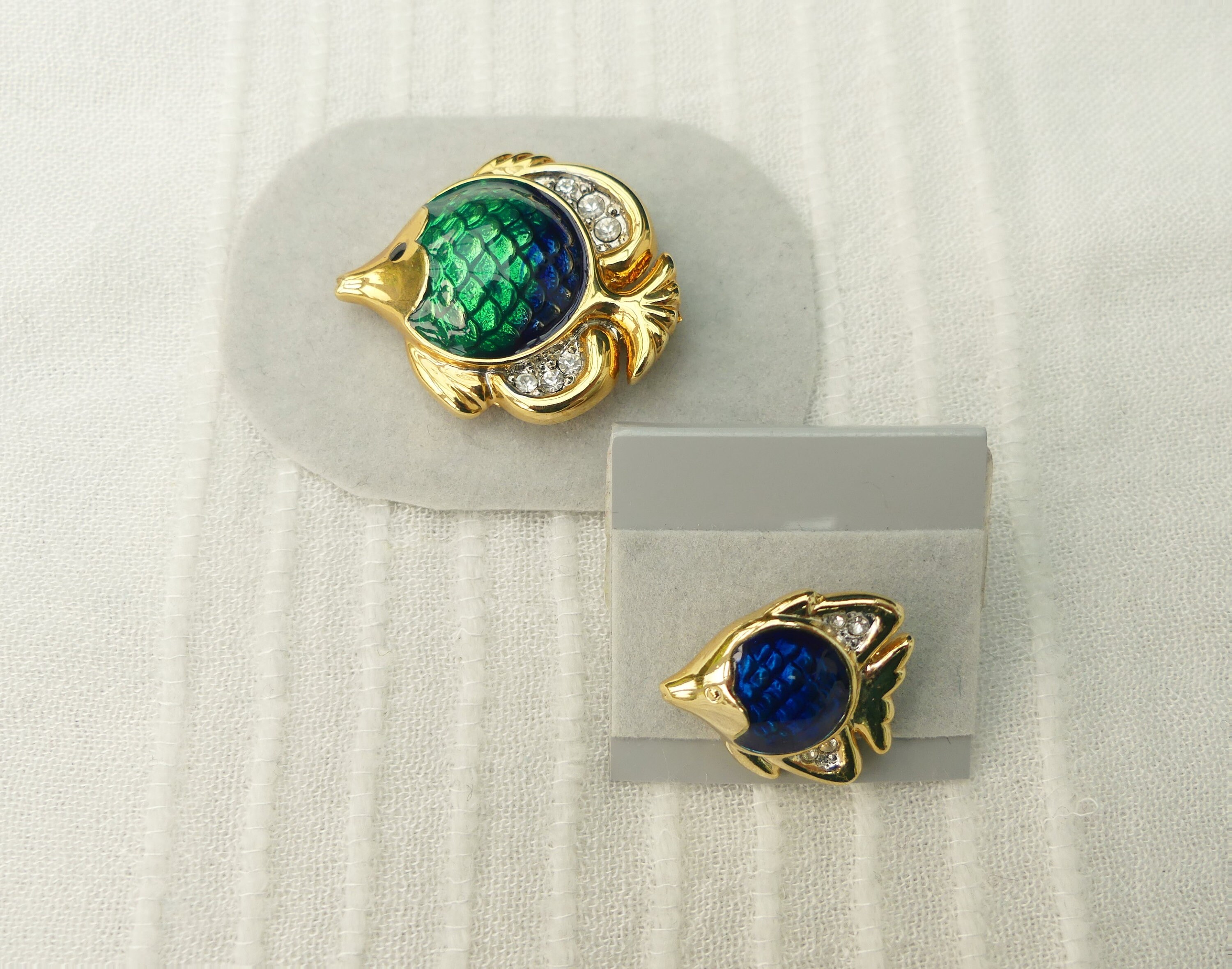 Broche Concho Vintage émail Bleu Scintillant - Métal Argenté, Style Sud-ouest, Unsigned