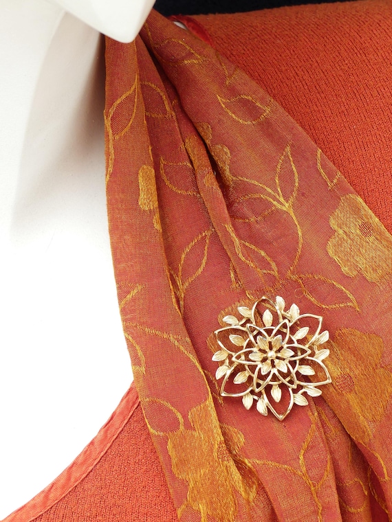 SARAH COVENTRY 1962 'peta-lure' Gold-tone Filigree Flower Brooch