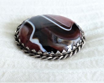 Antique Victorian Silver-plated Banded Onyx Agate Brooch With Rope Twist Border & Zigzag Setting, Dark Brown, Orangey-Red and Cream Agate
