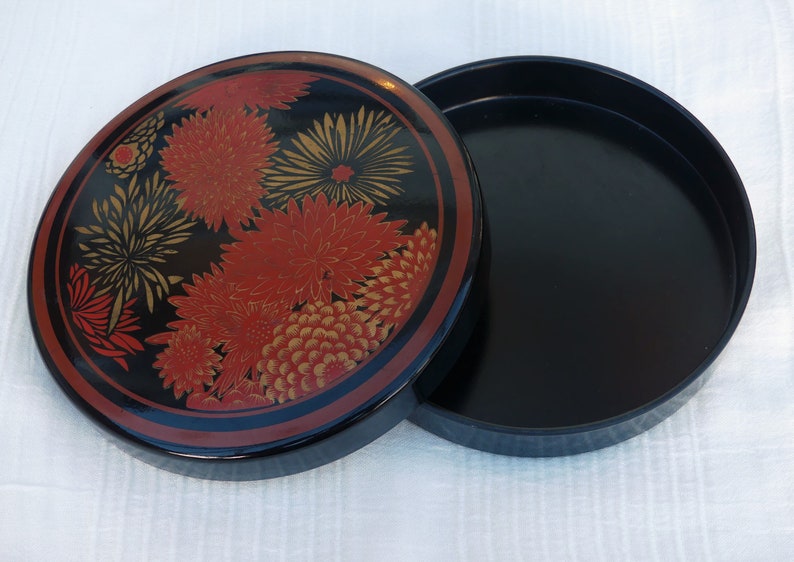 Red /& Gold Plastic Jewellery Trinket Box Made In Japan ELIZABETH ARDEN Oriental Chrysanthemum Design Black Vintage 1970s