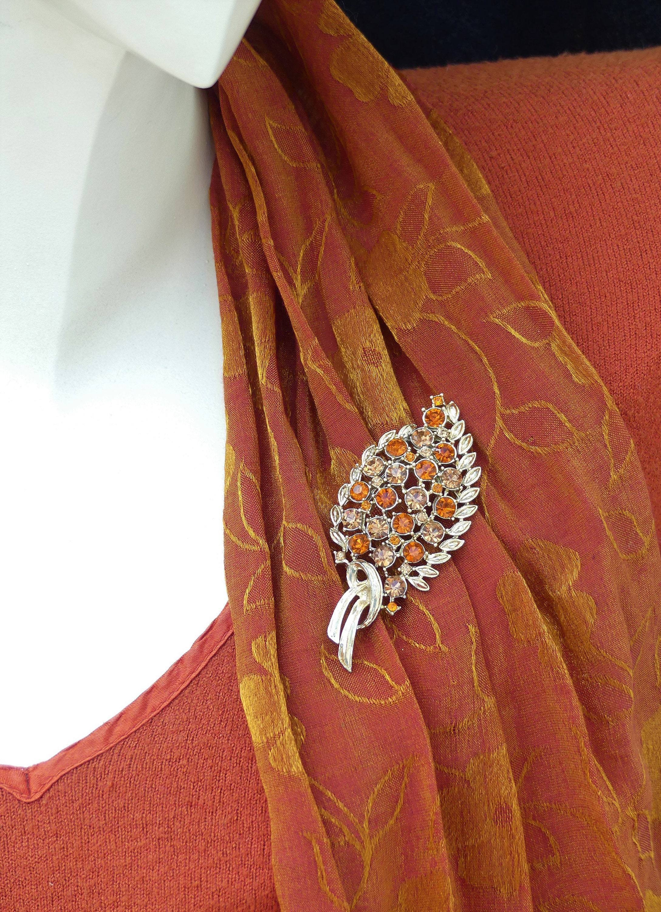 Broche Vintage Année 60 – Porte-bonheur Cristal Diamant Couleur Or – Référence 4023