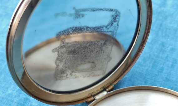 MELISSA Large Flapjack Compact With Reverse Carve… - image 4