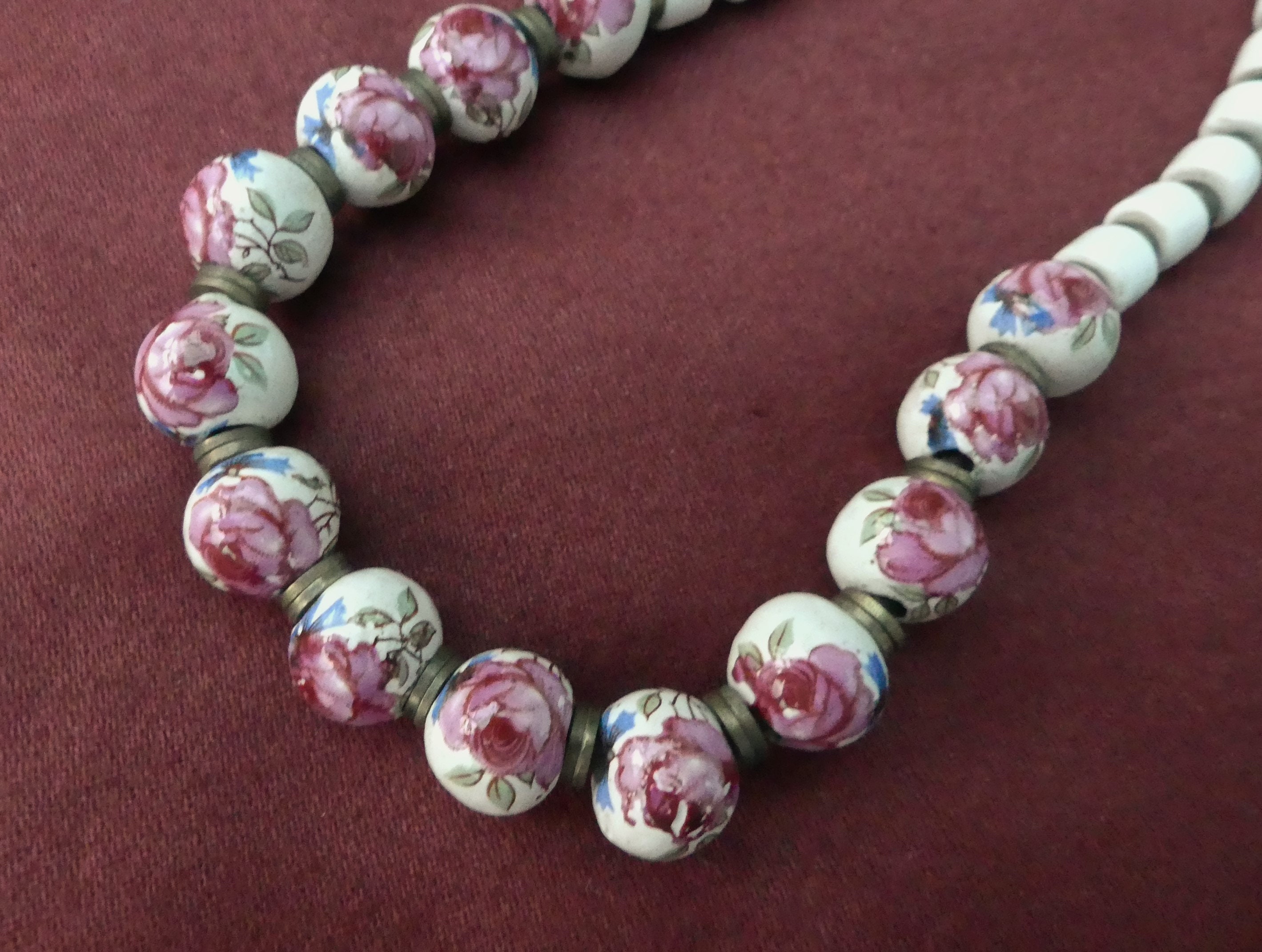 Vintage 1970s Pink & White Rose Print Ceramic Bead Necklace - Etsy