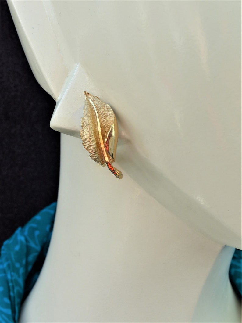 BNWT Vintage 1960s Gold-plated Curled Leaf Brooch With Matching Screw-Clip Earrings on Original Card CORO JEWELCRAFT