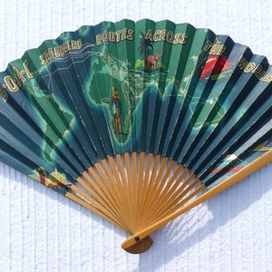 BOAC Chinesisches Papier & Bambus Handfächer, Teal Blau-Grüne Karte mit 'Schnellvogel Routes Across The World' Design, Vintage 1960er Jahre