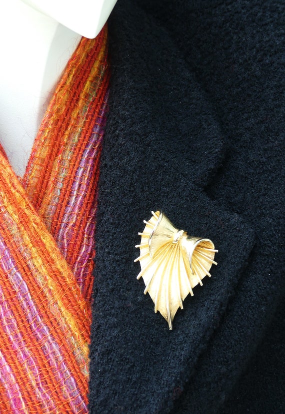 CORO Large Gold-plated Heavily Ribbed Cockle-Shel… - image 3