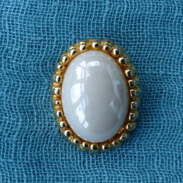 Vintage 1980s Oval Gold-plated Faux Pearl Brooch, With Large High Gloss Faux Pearl Cabochon