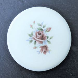 KIGU - Vintage 1970s Circular Lacquered Brass & Cream Enamel Powder Compact with Pink Rose Design