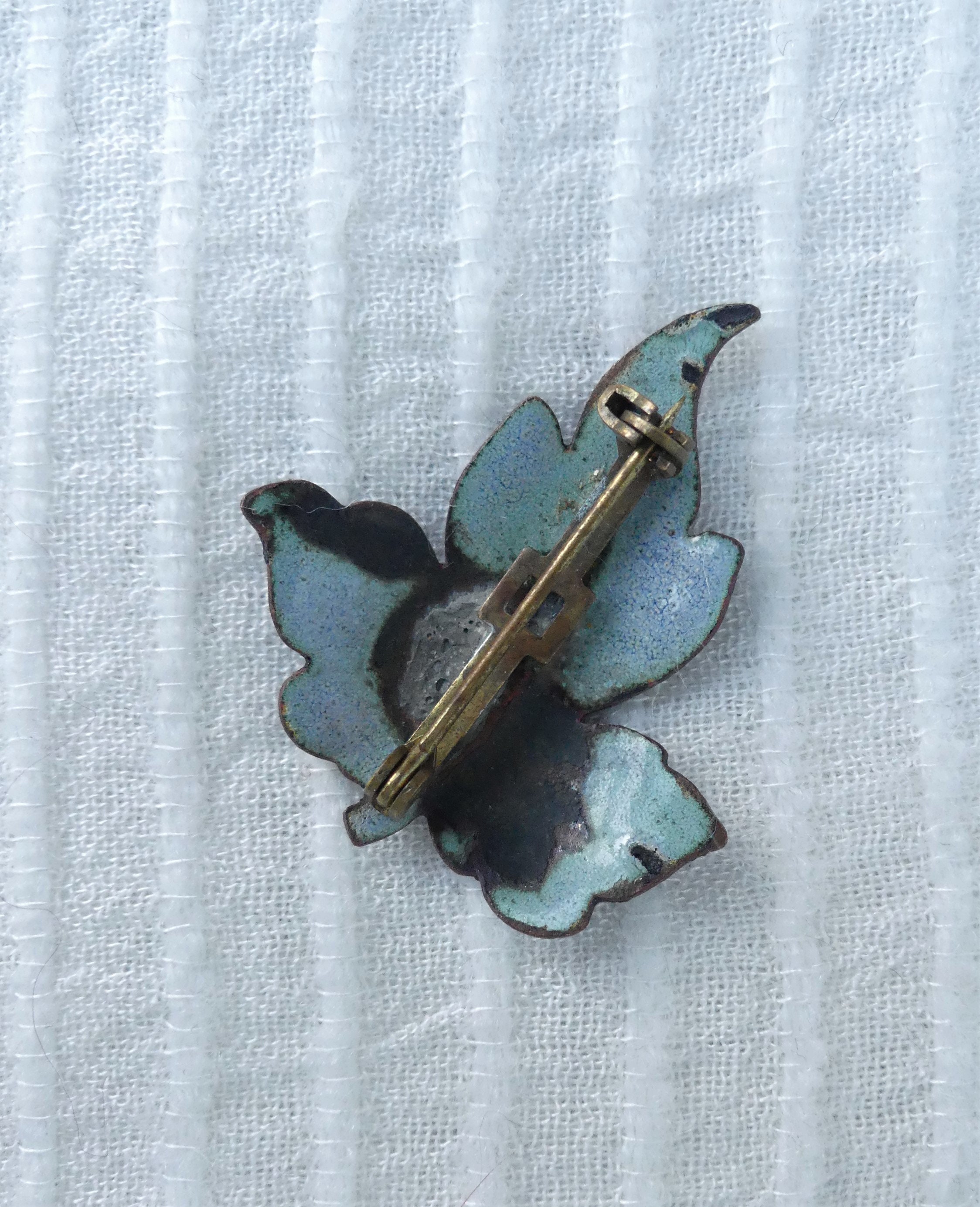 Broche Cuivre Jaune Années 1970 - Motif Ample Avec Oxydes Facettés, Occasion Vintage
