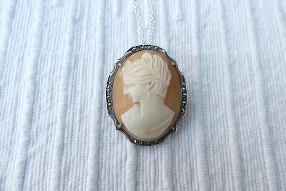 Broche Pendentif Camée Coquille Ancien – Métal Argenté, Bon état, Quelques Usures
