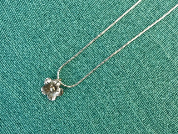 Vintage 1990s Tiny Silver-Plated Flower Pendant o… - image 6