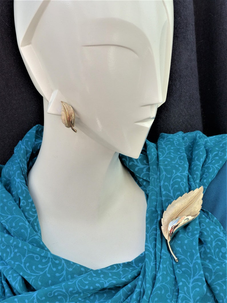 BNWT Vintage 1960s Gold-plated Curled Leaf Brooch With Matching Screw-Clip Earrings on Original Card CORO JEWELCRAFT