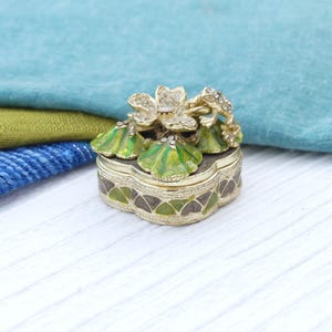CIEL GIFTS Lidded Pill Pot, Crystal Diamanté Water-Lily & 4 Enamel Lily Pads, With Small Gold-plated Diamanté Frog, Vintage 2000s