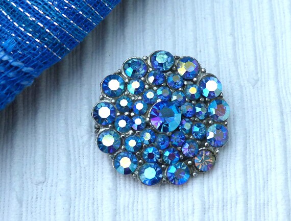 Broche Vintage En Cristal Bleu Et Blanc Sur Métal Argenté - Modèle #K28