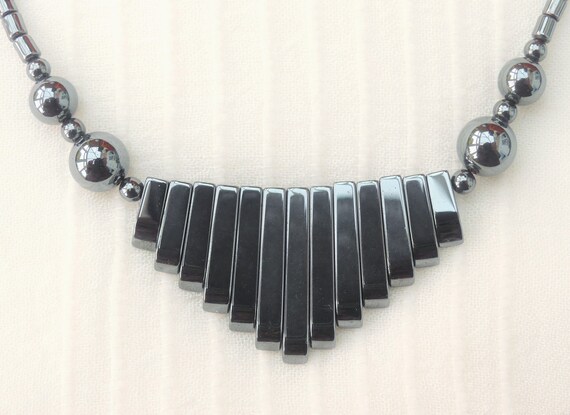 Vintage 1970s Charcoal Grey Graduated Hematite Bib