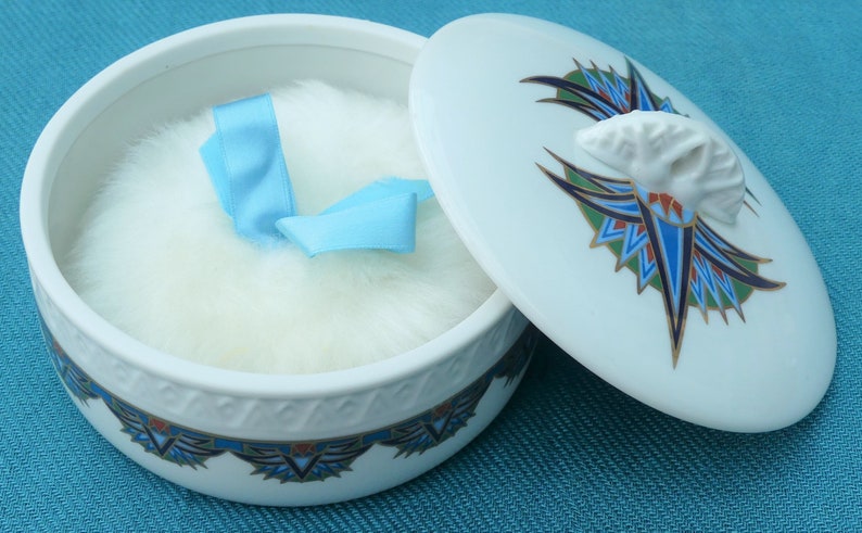 Red /& Gold Egyptian Design On The Lid ELIZABETH ARDEN Treasures of the Pharaohs Ceramic Powder Trinket Pot With Blue Vintage 1982