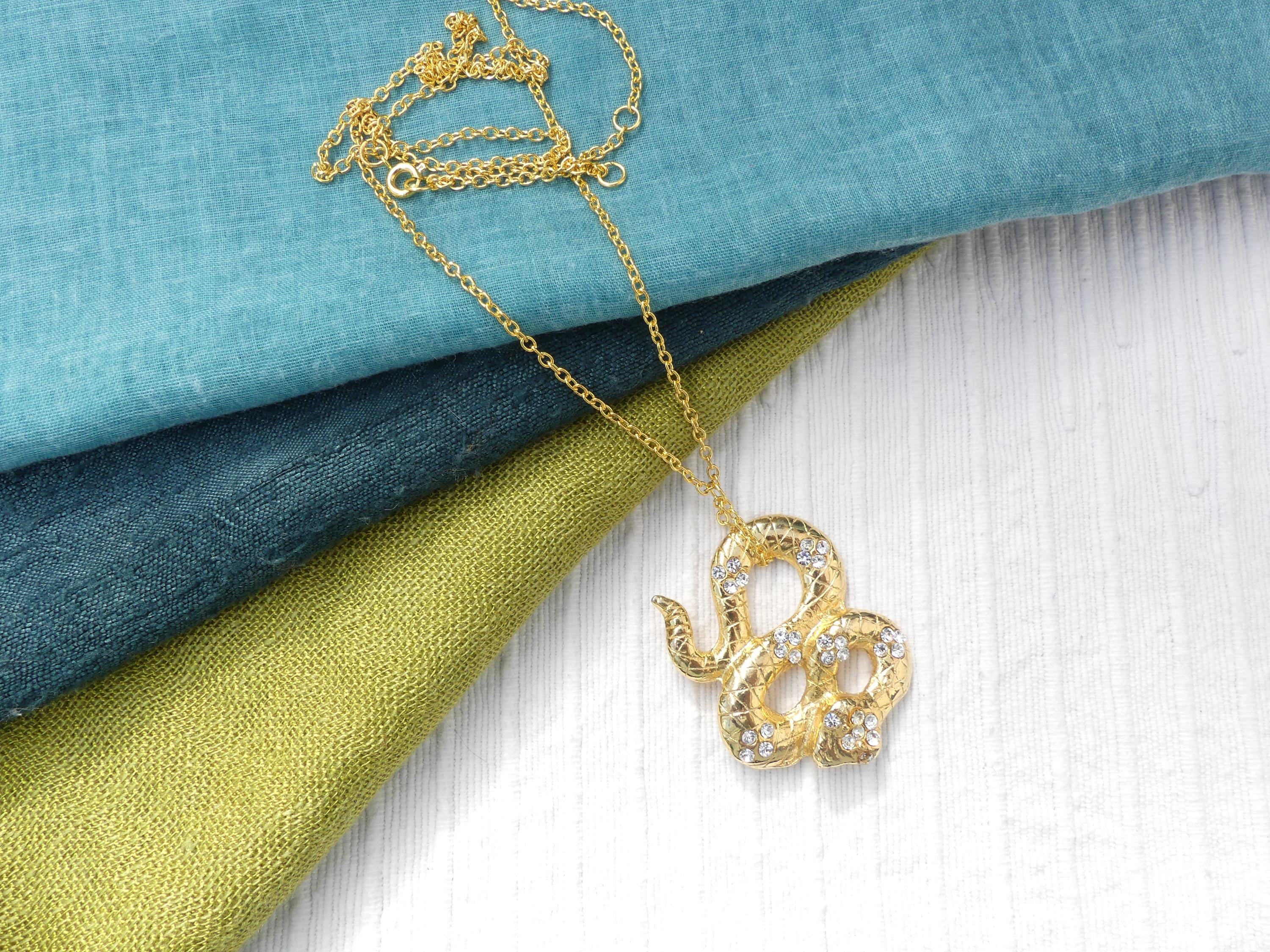 Collier Vintage Plaqué Or Avec Pendentif Serpent Et Cristaux - Bijou Rétro Déco Centrale