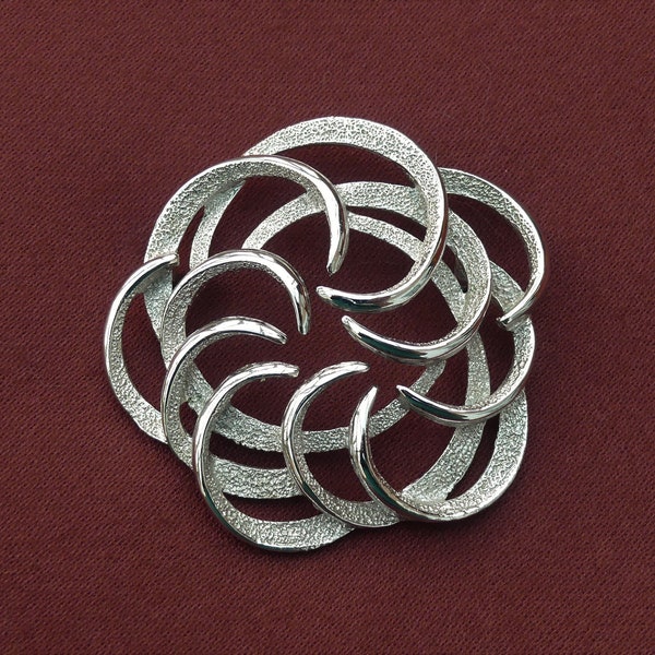 SARAH COVENTRY Large 'Tailored Swirl' Open Flower Brooch in Silvertone Rhodium-Plated Metal, Vintage 1967