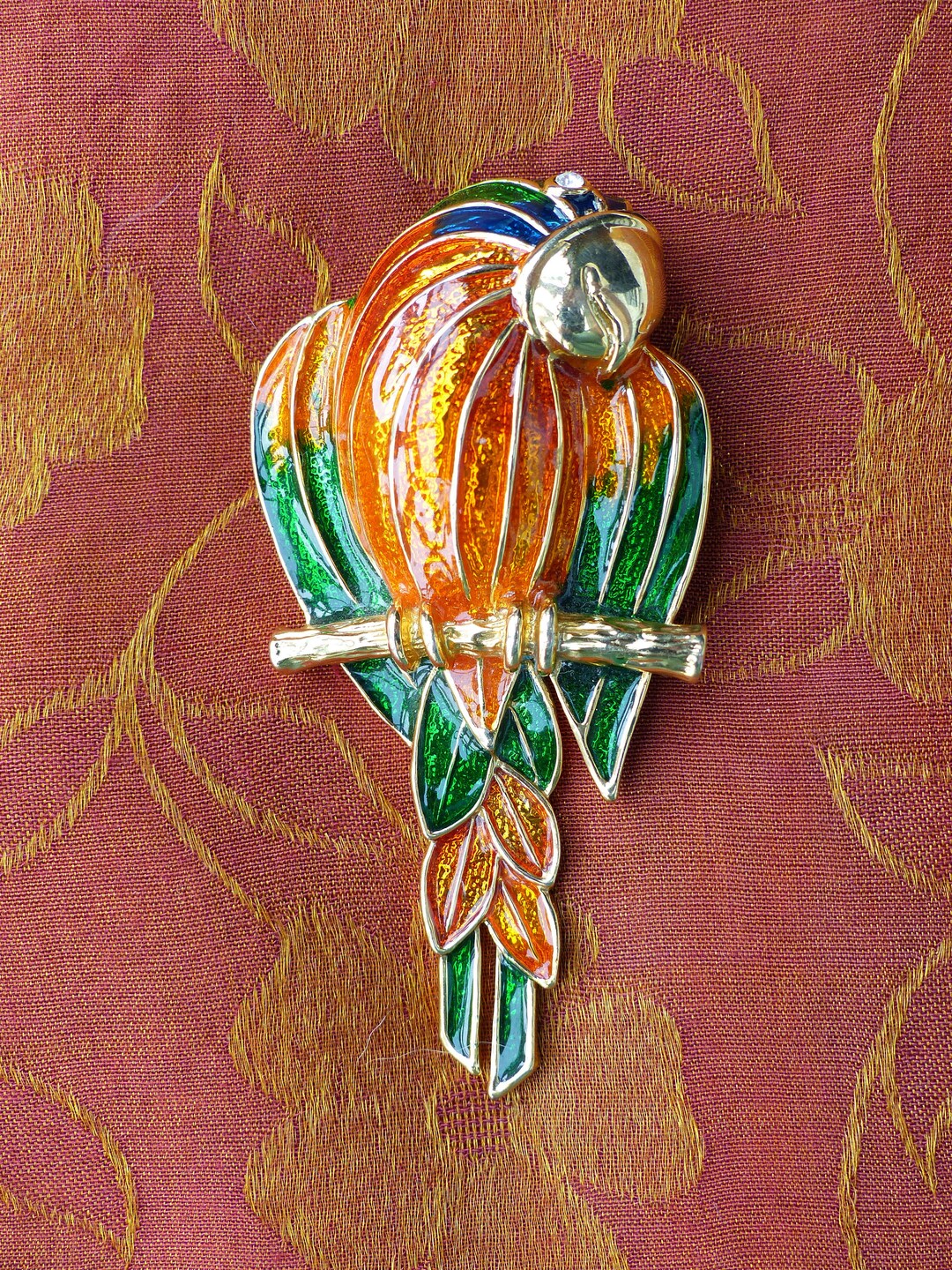 Broche Ancienne Perroquet Fantaisie En Résine Polychrome Sur Métal Doré - Très Bon état