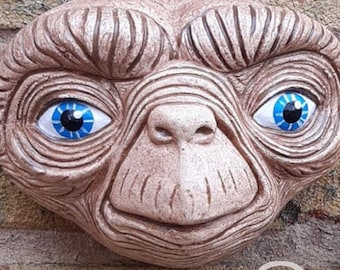 ET Tree Face Sculpture: Handmade Garden Decoration, Unique Alien Gift