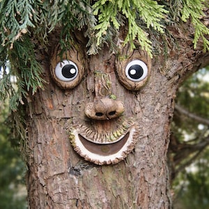 Décoration de visage d'arbre fantaisiste - Ornement d'esprit jardin souriant fait main - Décoration fantastique de la forêt