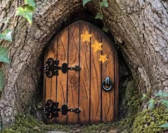 Rustic Wooden Fairy Door, Hand-Painted Reclaimed Wood, Garden Decoration 7.5cm x 12cm and
