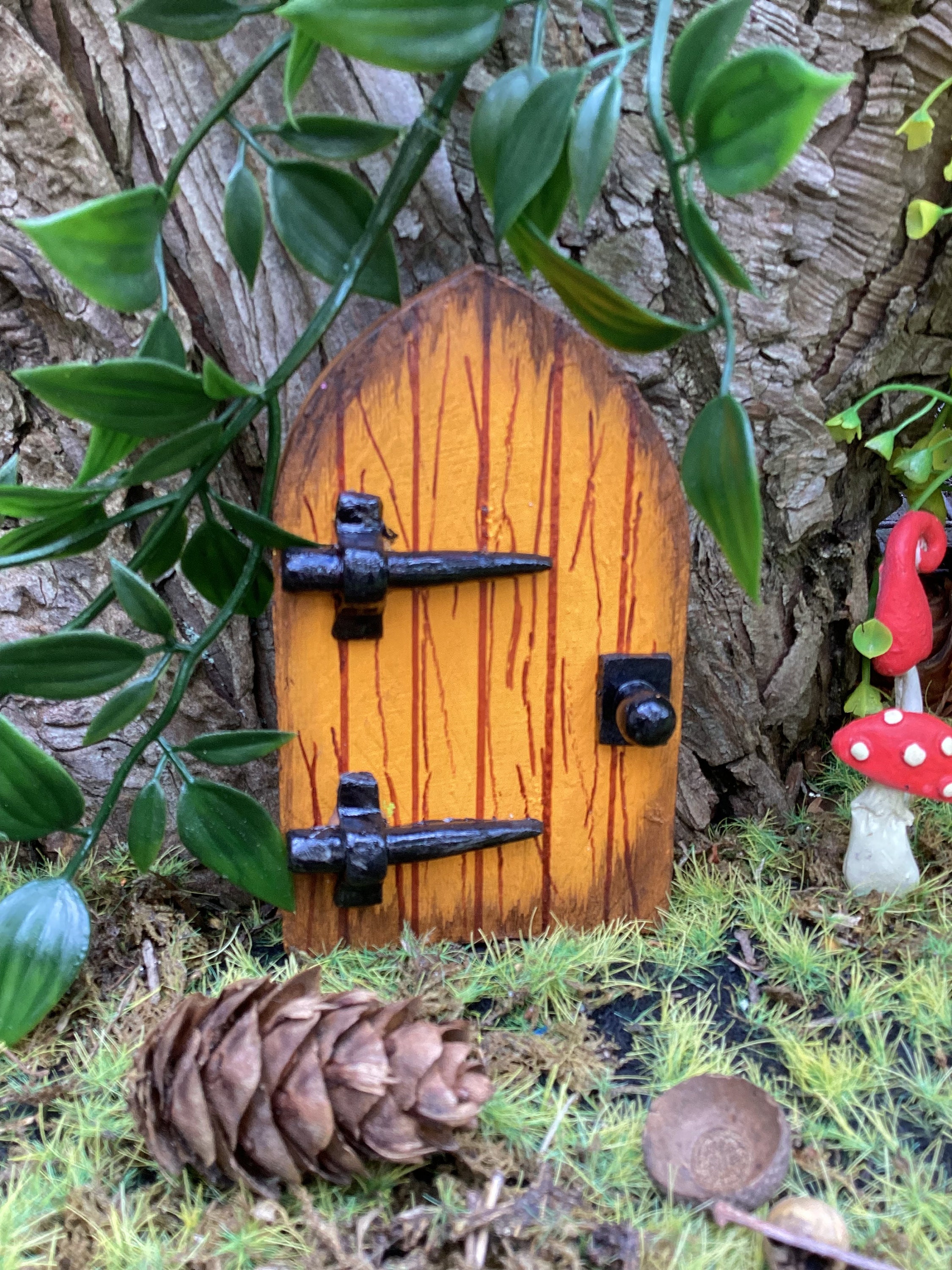 Porta Per Fate Magica Con Finestra Illuminata Per Tronchi Da Giardino - Set Decorativo Notturno In Resina Resistente