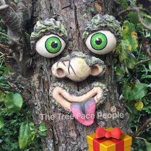 Outdoor garden decoration Tree Face, tree hugger, outdoor sculpture statues, funny faces birthday gift wall art yard art gifts for gardeners