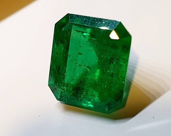 Fine GRS Certified 10 Cts Colombian Emerald vivid blueish green from Colombia suitable for high-end Ring.