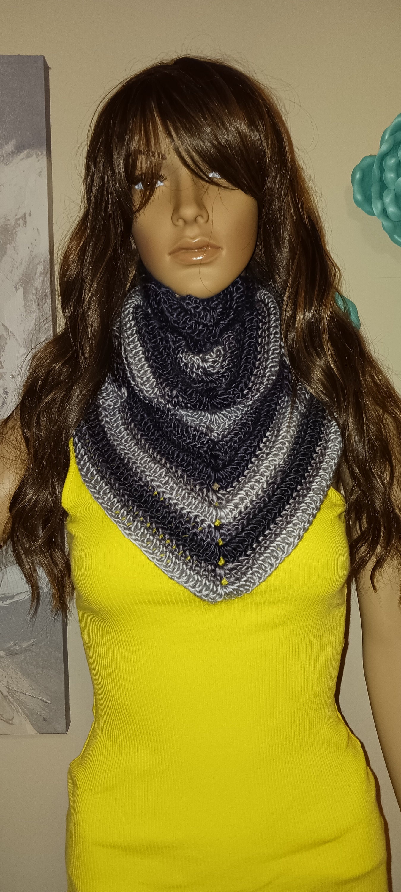 Foulard Triangle Beige Avec Finitions Crochet Ivoire – 100% Rayon, Franges Coton