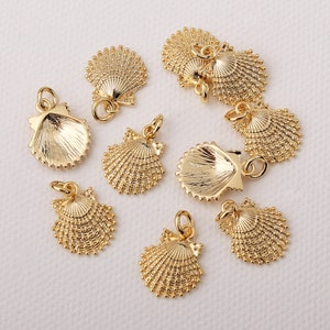 1PCS - Gold Scallop Shell Charm, Top Shell Pendant, Seashell Charms, Clamshell Ocean Jewelry Supply / NS4-1G