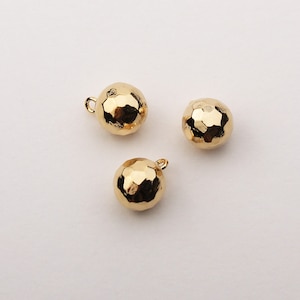1PCS - Hammered Gold Ball Pendant, Faceted Surface Sphere Charm, Gold Barrel Charm, Gold Ball, Minimalist Jewelry / CM8-9G
