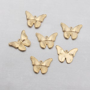 1PCS - Gold Butterfly Hatched Charms, Butterfly Pendant, Dainty Bracelet Necklace Charm, Gold Plated Findings / AF9-3G