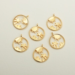 1PCS - Shiny Gold Palm Tree Pendant, Tropical Beach Round Charms, Palm Tree and Sun Disc Pendant, Summer Beach Jewelry / MJ1-7G