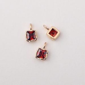1PCS - Rectangle Red Cubic Charm, Gold Bezel Square CZ Pendant, Hammered Rectangular Gemstone Charms / TV7-0R