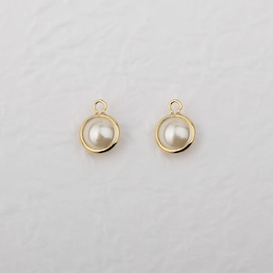 1 STÜCK - 8 mm Perle Charm Anhänger, Lünette runder Charme, runder Perlenanhänger, Hochzeitsschmuck, vergoldet über Messing / GR8-1G