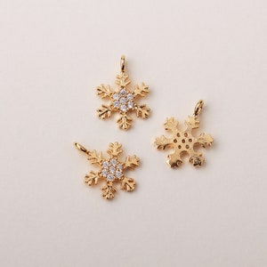 1PCS - Clear Seven Cubics Snow Flower Charm, Micro Pave CZ Jewelry, Winter Snow Flake Pendant, Cubic Snow Flower Beads Supply / KO1-7G