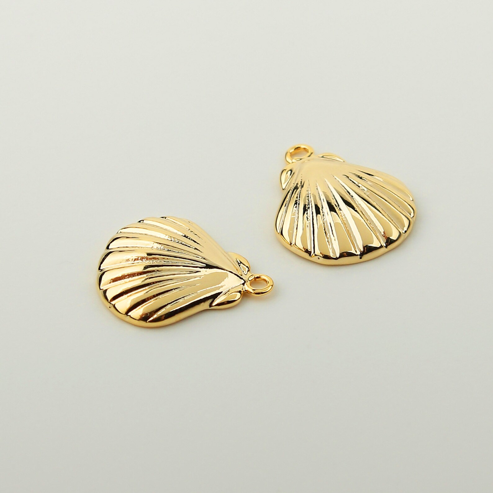 1PCS - Shiny Gold Seashell Charms, Scallop Shell Charm, Pilgrim Shell ...