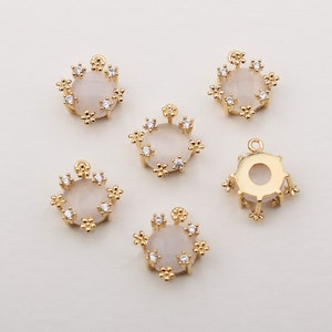 1PCS - Convex White Moon Stone Pendant, Gold Crown Charm, Solitaire Cat Eye Stone Pendant, DIY Supply / AV9-1W