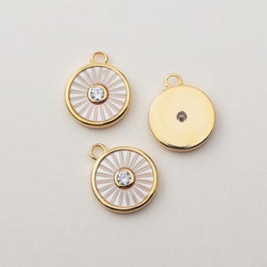 1PCS - Mother of Pearl Gold Charm, Round Pendant with CZ Center, Radiant Circle Pendant / PJ8-2G