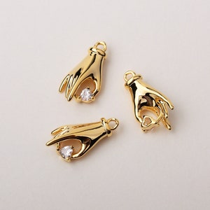 1PCS - Cubic Hand Pendant, Hand Holding Jewelry Charms, Finger Charm, Luxury Hand Pendant / KR2-1G