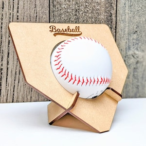 Baseball Home Plate Trophy Stand File di taglio SVG per supporto da baseball Glowforge - Display in compensato da 3 mm o 5 mm per regalo sportivo - Supporta palla da 3"