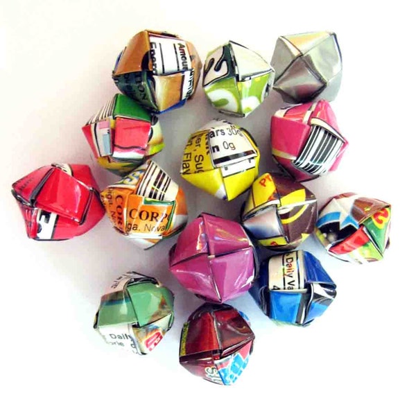 50 grande boules origami pour réaliser des bijoux fantaisie. Recyclés en emballages de jus de fruits