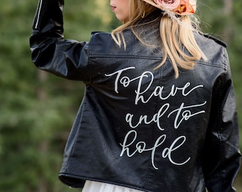 Chaqueta de boda con caligrafía personalizada – Recuerdo nupcial pintado a mano