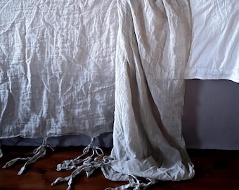 Copriletto in lino trasparente con lacci decorativi. Biancheria da letto shabby chic 104x86"