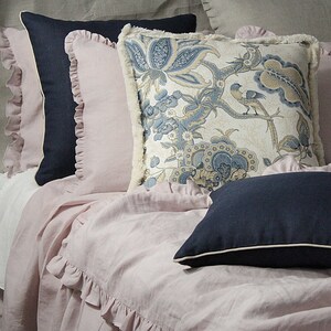 Dernières pièces Taie d'oreiller en lin bleu marine avec bordure dorée taie d'oreiller décorative 18 x 18 po taie d'oreiller moderne image 2