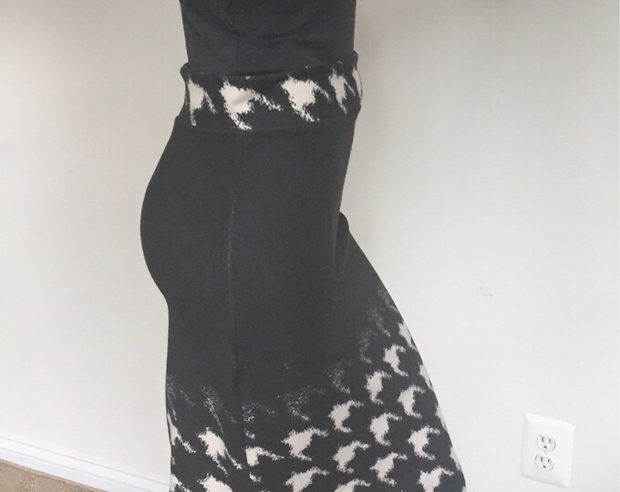 Womens Charcoal Gray and White Houndstooth Pencil Skirt. Chic Midi Skirt. Elegant Stretch Cotton Knit Classic Bodycon Skirt.