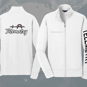 以下が含まれることがあります： 白いジッパー付きジャケット。背面に黒い心臓の鼓動のグラフィックと「Telemetry」の文字。右袖には「Telemetry」の文字が縦に黒で印刷されている。